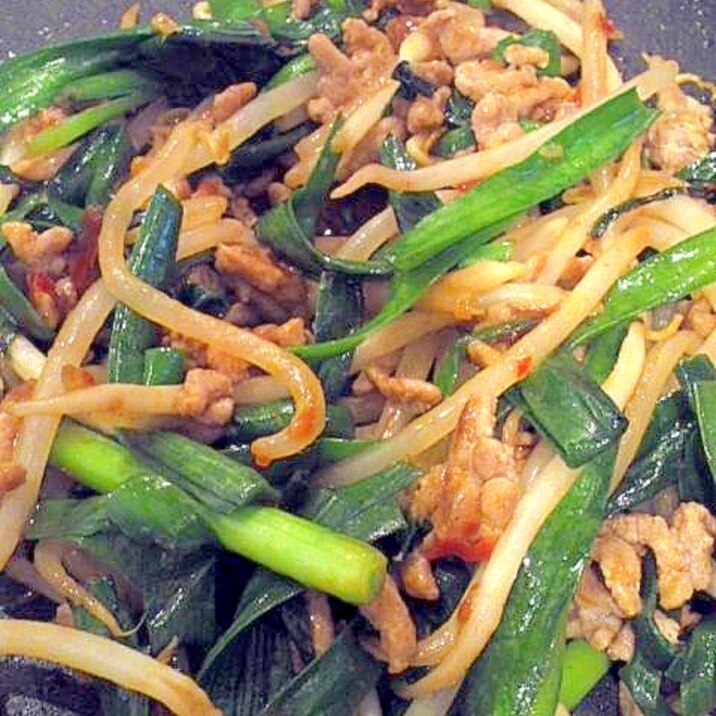 ご飯・ラーメンに☆もやしとニラのピリ辛炒め